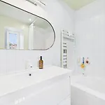 Cozy 1br W/ Ac, Terrace & Shared Garden - | By Airnest Διαμέρισμα *