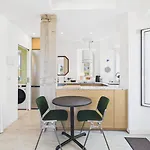 Διαμέρισμα Cozy 1br W/ Ac, Terrace & Shared Garden - | By Airnest Αλμάδα