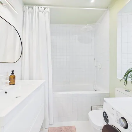 Cozy 1br W/ Ac, Terrace & Shared Garden - | By Airnest Appartamento