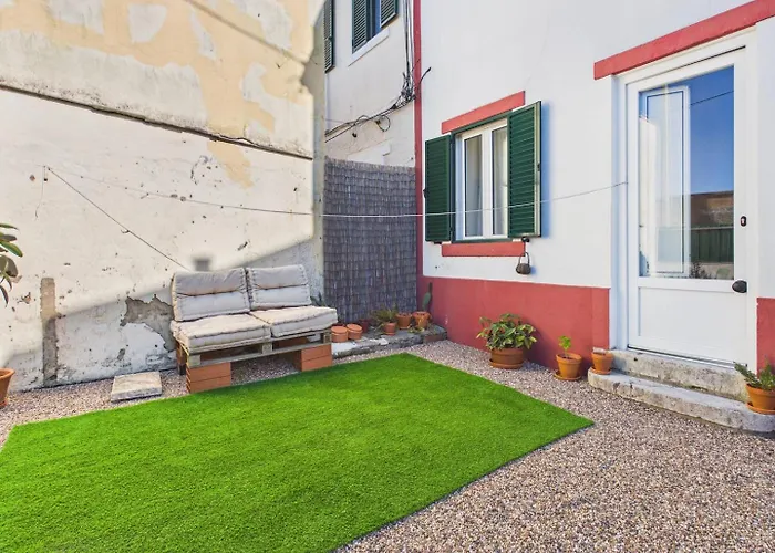 Cozy 1br W/ Ac, Terrace & Shared Garden - | By Airnest Appartamento Almada
