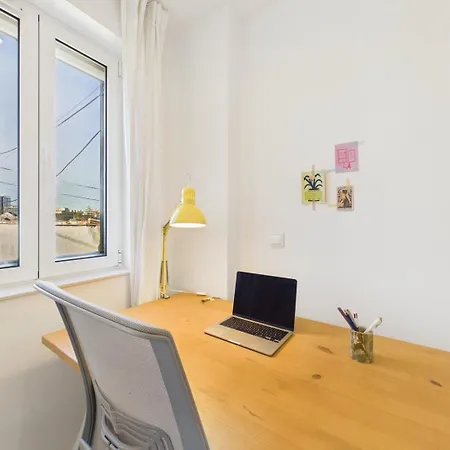 Cozy 1br W/ Ac, Terrace & Shared Garden - | By Airnest * Almada