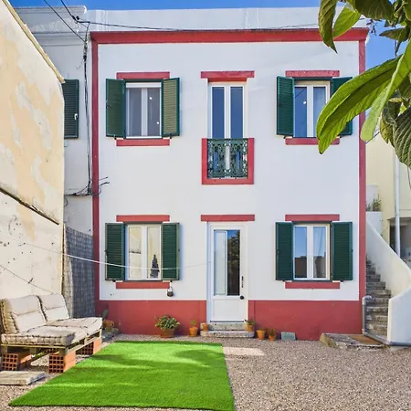 Cozy 1br W/ Ac, Terrace & Shared Garden - | By Airnest Almada