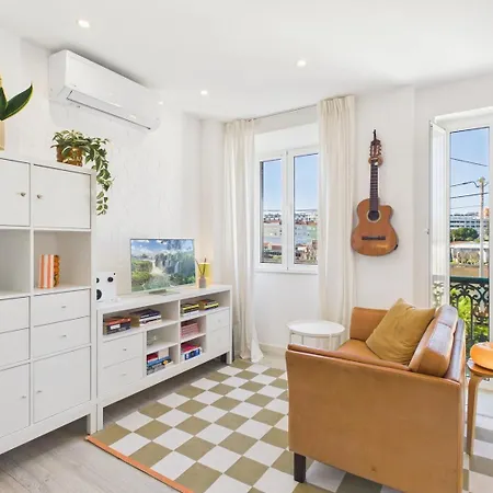 Апартаменты Cozy 1br W/ Ac, Terrace & Shared Garden - | By Airnest *