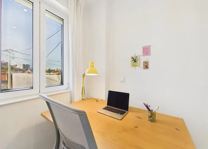 Cozy 1br W/ Ac, Terrace & Shared Garden - | By Airnest * Almada