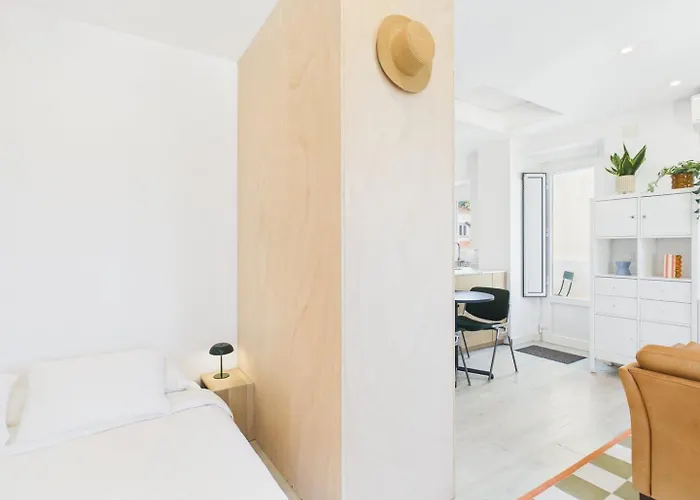 Apartamento Cozy 1br W/ Ac, Terrace & Shared Garden - | By Airnest *
